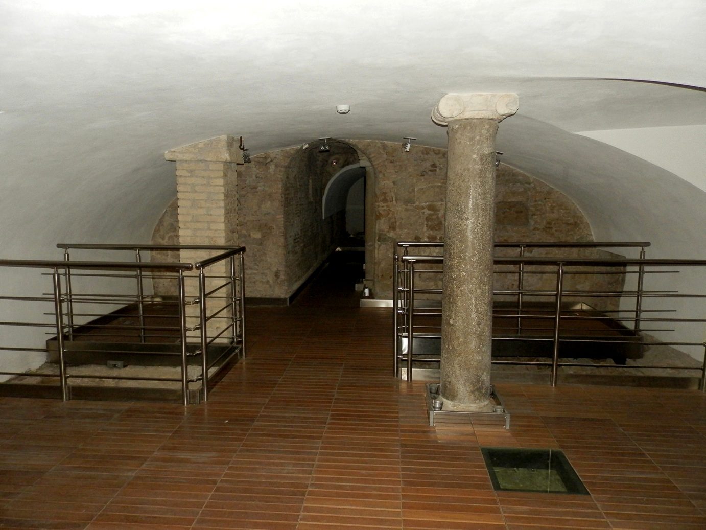 old temple of Esculapio. Rome 1.JPG